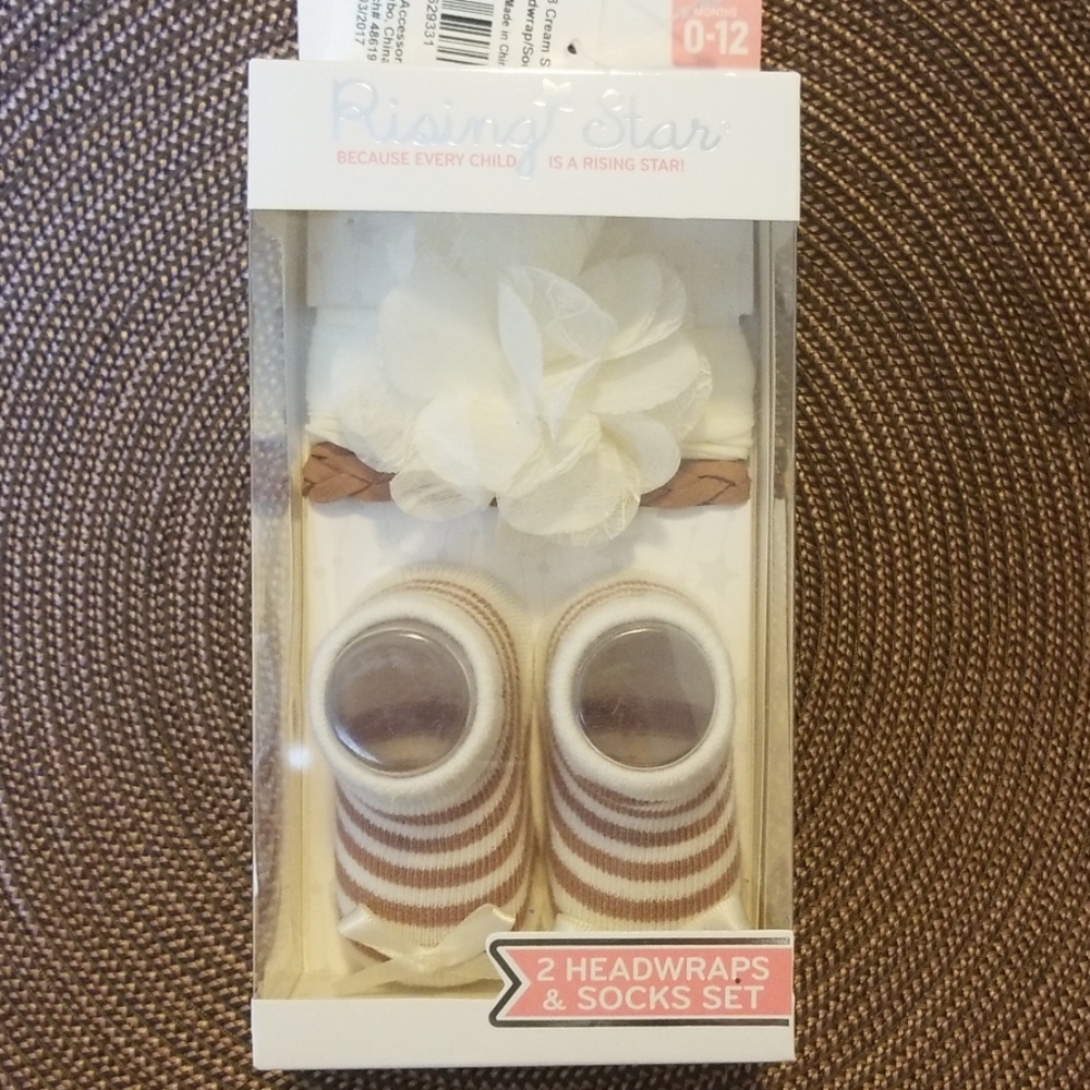 Baby socks & head wrap set